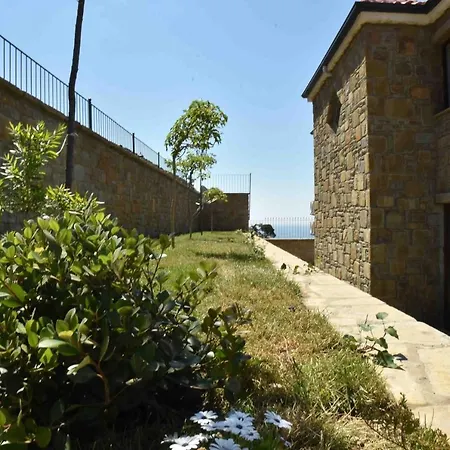 Hotel Limnos *